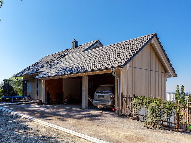 Fertighaus F220 - Pfeiffer von Fluck Holzbau Schlüsselfertig ab 550000€, Satteldach-Klassiker Außenansicht 2