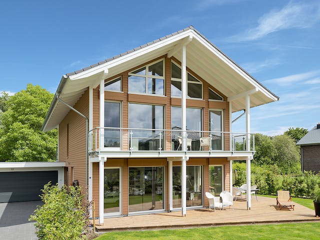 Fertighaus F241 - Kirsch von Fluck Holzbau Schlüsselfertig ab 560000€, Satteldach-Klassiker Außenansicht 2