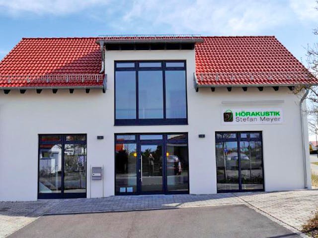 Fertighaus Haus Marktheidenfeld von Holzbau Freisinger, Satteldach-Klassiker Außenansicht 1