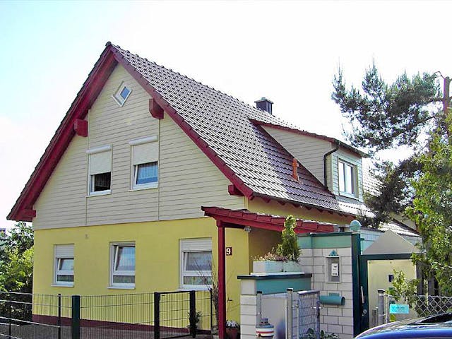 Fertighaus Haus Miltenberg von Holzbau Freisinger, Satteldach-Klassiker Außenansicht 1