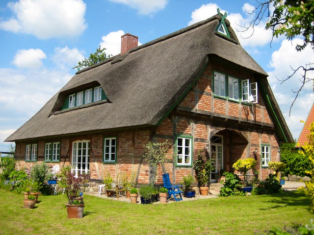 Fertighaus Ratzeburger See von Fuhrberger Zimmerei Betriebsges. mbH, Fachwerk Außenansicht 1