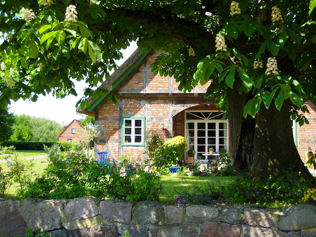 Fertighaus Ratzeburger See von Fuhrberger Zimmerei Betriebsges. mbH, Fachwerk Außenansicht 4