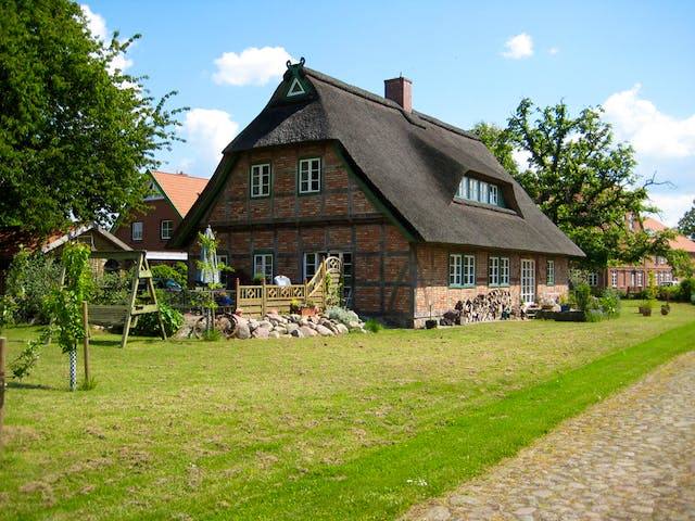 Fertighaus Ratzeburger See von Fuhrberger Zimmerei Betriebsges. mbH, Fachwerk Außenansicht 5