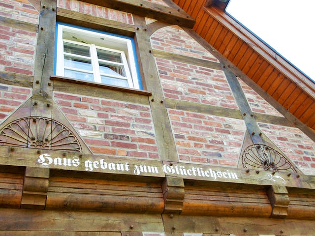 Fertighaus Zweiständerhaus von Fuhrberger Zimmerei Betriebsges. mbH, Fachwerk Außenansicht 8