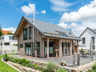 Blockhaus Auf der Röth von Fullwood Wohnblockhaus Bausatzhaus ab 200000€, Blockhaus Außenansicht 1