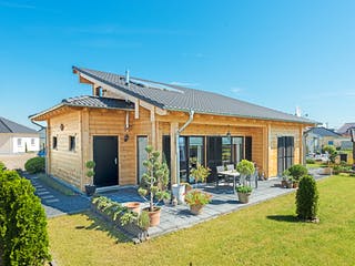 Blockhaus Neffelbach von Fullwood Wohnblockhaus Ausbauhaus ab 300000€, Pultdachhaus Außenansicht 1