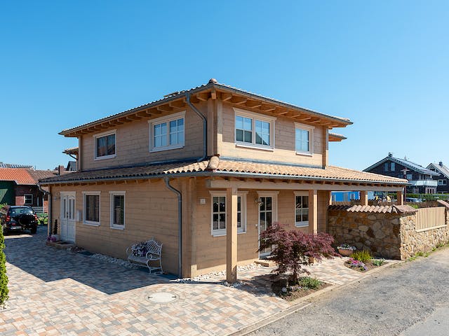 Blockhaus Provence von Fullwood Wohnblockhaus Ausbauhaus ab 500000€, Blockhaus Außenansicht 2