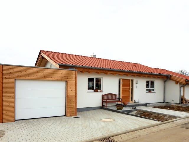 Blockhaus Grombach von Rems-Murr-Holzhaus Schlüsselfertig ab 477000€, Bungalow Außenansicht 2