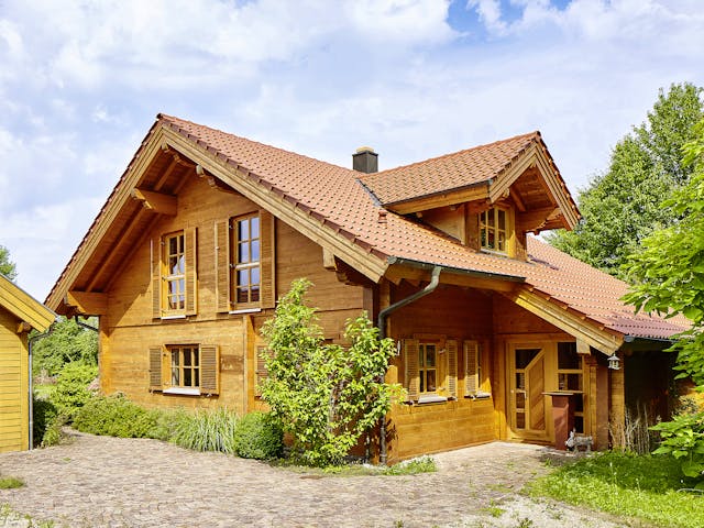 Blockhaus Görwihl von Rems-Murr-Holzhaus Ausbauhaus ab 344710€, Satteldach-Klassiker Außenansicht 1