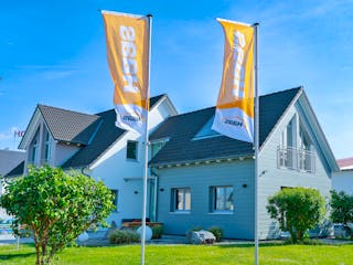 Fertighaus Haas MH Hessdorf 169 von Haas Fertigbau Ausbauhaus ab 363000€, Satteldach-Klassiker Außenansicht 3