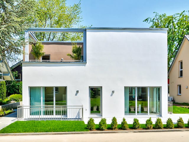 Massivhaus Madrid von HELMA MASSIVHAUS Schlüsselfertig ab 437250€, Cubushaus Außenansicht 5