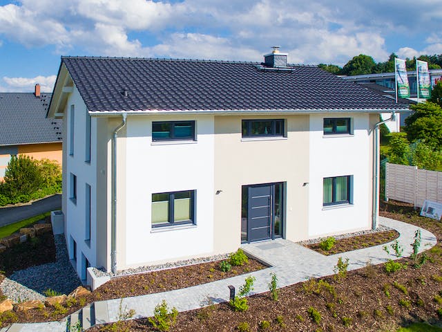 Massivhaus Trient von HELMA MASSIVHAUS Schlüsselfertig ab 378250€, Satteldach-Klassiker Außenansicht 7