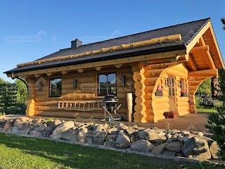 Blockhaus Blockhütte Adler von Holzbau rustikal - Blockhäuser Bausatzhaus ab 54648€, Satteldach-Klassiker Außenansicht 1