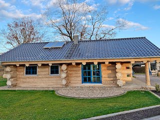 Blockhaus Blockhaus Gransee von Holzbau rustikal - Blockhäuser Bausatzhaus ab 91870€, Satteldach-Klassiker Außenansicht 3