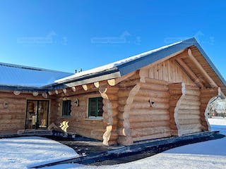 Blockhaus Blockhaus Hamburg von Holzbau rustikal - Blockhäuser Bausatzhaus ab 155235€, Satteldach-Klassiker Außenansicht 2