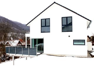 Fertighaus Homestory 114 von LEHNER HAUS Schlüsselfertig ab 396500€, Satteldach-Klassiker Außenansicht 2