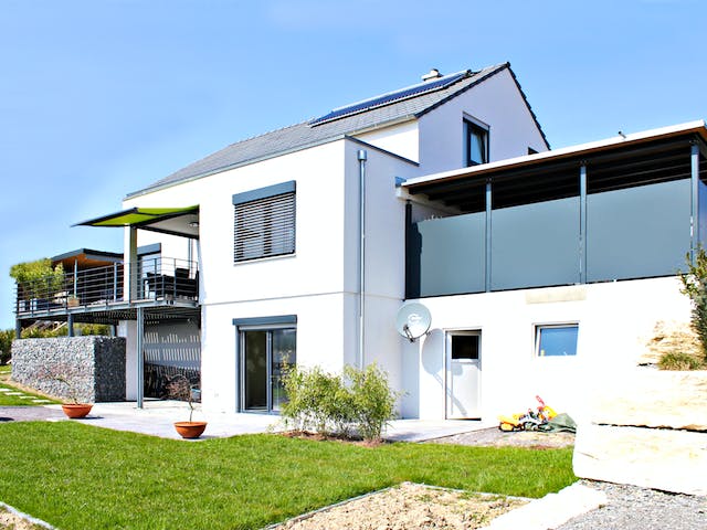 Fertighaus Homestory 139 von Lehner Haus Schlüsselfertig ab 466570€, Satteldach-Klassiker Außenansicht 2