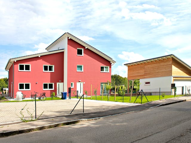 Fertighaus Homestory 256 von LEHNER HAUS Schlüsselfertig ab 747500€, Satteldach-Klassiker Außenansicht 1 Fertighaus Homestory 256 von LEHNER HAUS Schlüsselfertig ab 747500€, Satteldach-Klassiker Außenansicht 1