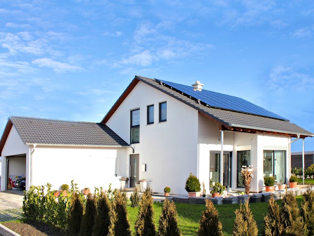 Fertighaus Homestory 267 von LEHNER HAUS Schlüsselfertig ab 340600€, Satteldach-Klassiker Außenansicht 1