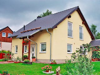 Massivhaus Marion II von HSE Massivhaus Schlüsselfertig ab 232040€, Satteldach-Klassiker Außenansicht 1