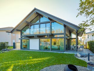Fertighaus HUF Haus ART 4 Beispiel 6 von HUF HAUS, Fachwerk Außenansicht 3