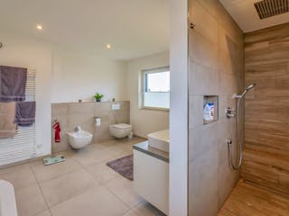 Fertighaus Jubiläumshaus Stadtvilla mit Zeltdach von Holz & Dach Living Ausbauhaus ab 284499€, Stadtvilla Innenansicht 5