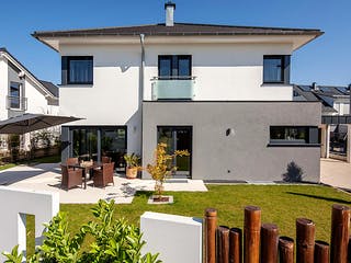 Massivhaus Illner von KBS Bau, Stadtvilla Außenansicht 2