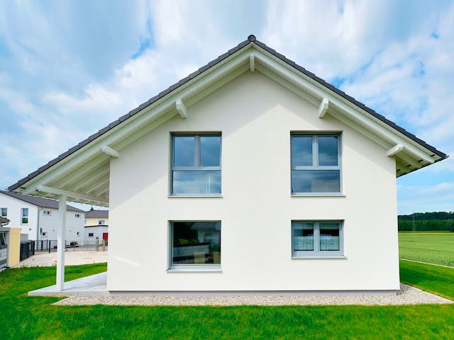 Fertighaus Haus Smilla von Fertighaus WEISS Schlüsselfertig ab 453160€, Satteldach-Klassiker Außenansicht 4