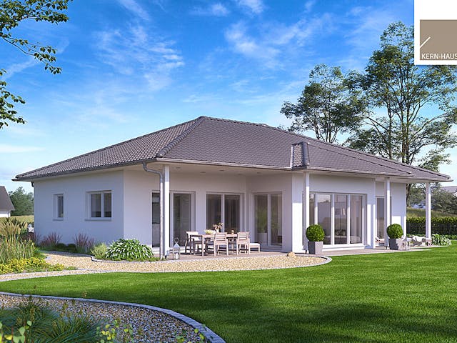 Massivhaus Bungalow Kalea von Kern-Haus Schlüsselfertig ab 432900€, Bungalow Außenansicht 1