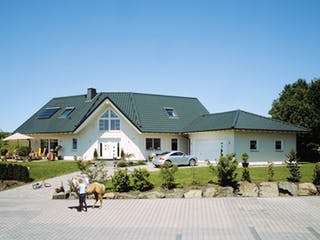 Fertighaus Familio von Fingerhut Haus Schlüsselfertig ab 630778€, Satteldach-Klassiker Außenansicht 1