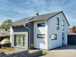 Fertighaus Satteldach Landhaus 143 von LUXHAUS, Satteldach-Klassiker Außenansicht 3