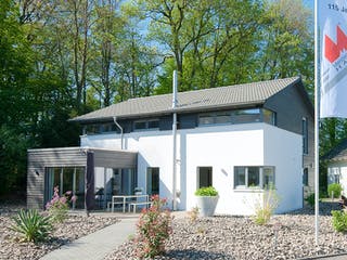 Fertighaus Musterhaus Bad Vilbel - KUBUS Edition Holz von Meisterstück-HAUS Schlüsselfertig ab 459296€, Außenansicht 1