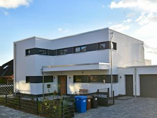 Massivhaus Ultramodern mit Panoramablick von RheinMassiv Massivhäuser, Cubushaus Außenansicht 1