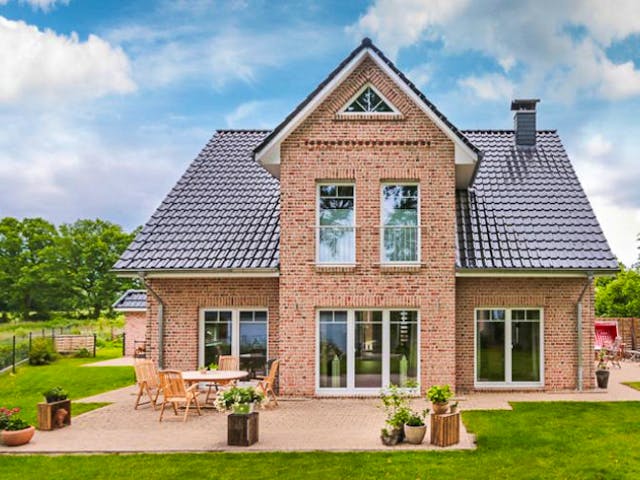 Massivhaus Kapitänshaus 160 von ECO System HAUS Schlüsselfertig ab 339000€, Satteldach-Klassiker Außenansicht 1
