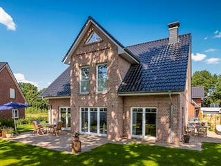 Massivhaus Kapitänshaus 160 von ECO System HAUS Schlüsselfertig ab 339000€, Satteldach-Klassiker Außenansicht 3