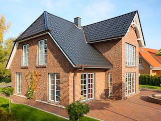Massivhaus Kapitänshaus 180 von ECO System HAUS Schlüsselfertig ab 385500€, Satteldach-Klassiker Außenansicht 1