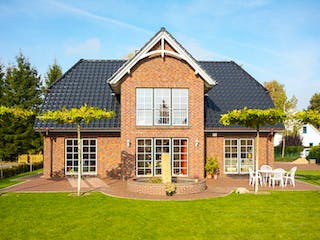 Massivhaus Kapitänshaus 180 von ECO System HAUS Schlüsselfertig ab 385500€, Satteldach-Klassiker Außenansicht 2