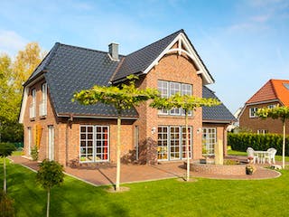 Massivhaus Kapitänshaus 180 von ECO System HAUS Schlüsselfertig ab 385500€, Satteldach-Klassiker Außenansicht 3