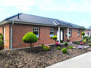 Massivhaus Matthias Claudius 147 von Stoll Haus Schlüsselfertig ab 233300€, Bungalow Außenansicht 1