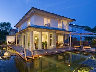 Fertighaus Vitalhaus Traunstein von Regnauer Hausbau Schlüsselfertig ab 523785€, Außenansicht 2