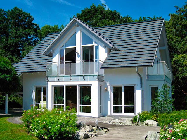 Fertighaus MH Bad Vilbel von Fertighaus WEISS, Satteldach-Klassiker Außenansicht 1 Fertighaus MH Bad Vilbel von Fertighaus WEISS, Satteldach-Klassiker Außenansicht 1