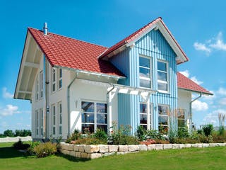 Fertighaus MH VISION von WEISS Holzhaus Schlüsselfertig ab 404492€, Satteldach-Klassiker Außenansicht 1