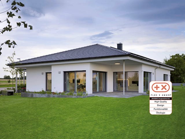 Fertighaus MH VITA von Fertighaus WEISS Schlüsselfertig ab 663300€, Bungalow Außenansicht 1 Fertighaus MH VITA von Fertighaus WEISS Schlüsselfertig ab 663300€, Bungalow Außenansicht 1