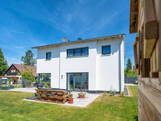 Massivhaus Massivhaus Thumann von MYMassivhaus, Satteldach-Klassiker Außenansicht 3