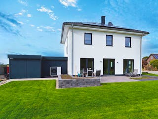 Massivhaus Stadtvilla Pils von MYMassivhaus, Stadtvilla Außenansicht 2