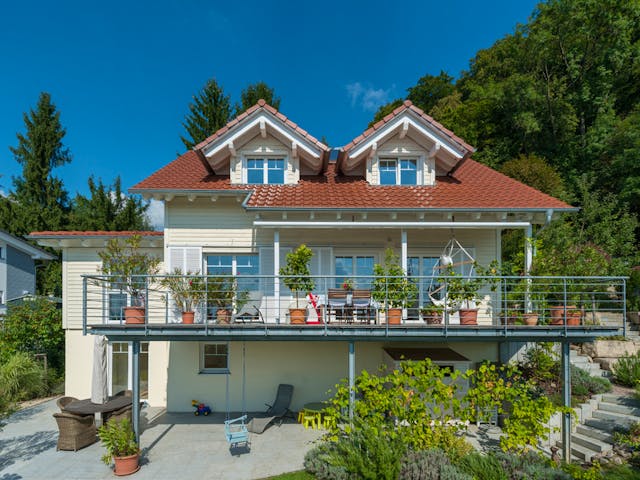 Blockhaus D162 Krastel von Frammelsberger Holzbau, Satteldach-Klassiker Außenansicht 1
