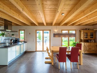 Blockhaus D144 Schwarzwasser von Frammelsberger R. Ingenieur-Holzbau, Satteldach-Klassiker Innenansicht 2