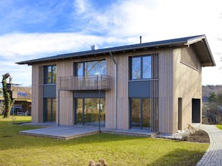 Fertighaus Haus Jacobi von Naturholzhaus Bayern, Satteldach-Klassiker Außenansicht 2