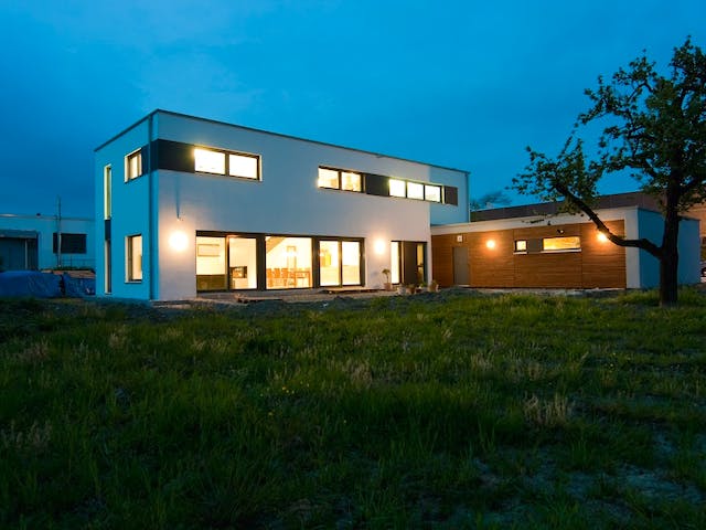 Fertighaus Neunecker von Holzhaus Rosskopf Schlüsselfertig ab 598000€, Cubushaus Außenansicht 5