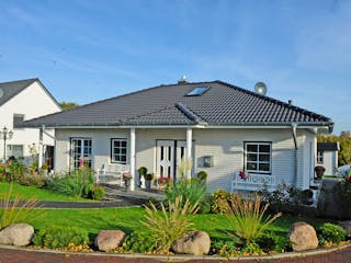 Massivhaus Klein Nordsee von Nissen Massivhaus, Bungalow Außenansicht 5